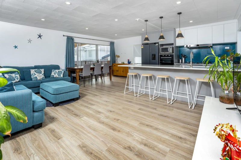 1/10 Corric Hill, Torbay, Auckland - Carousel 2