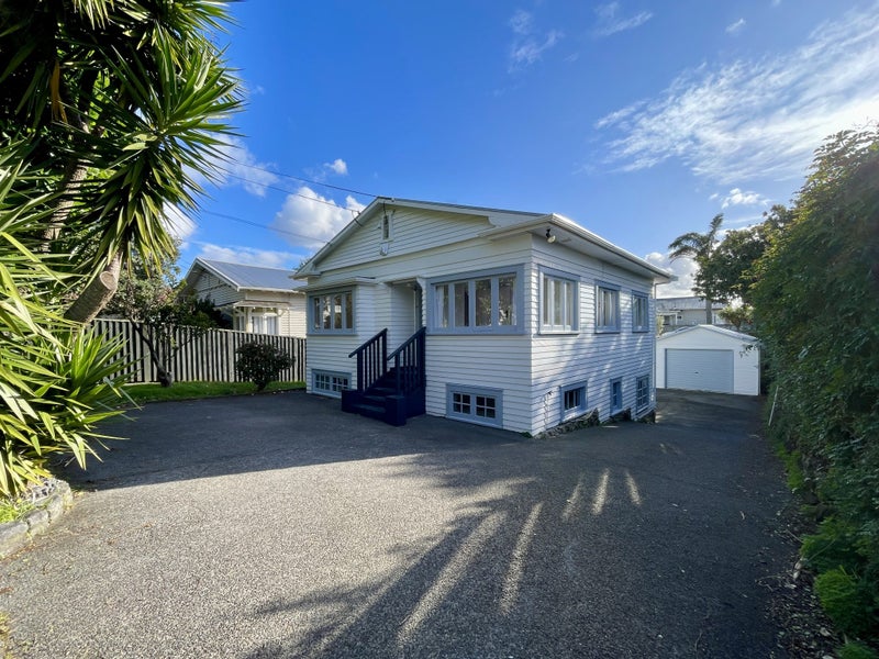 60 Aroha Avenue, Sandringham, Auckland - Carousel 1