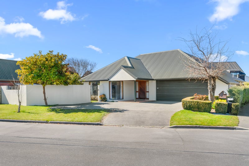 8 Claverley Gardens, Avonhead, Christchurch - Carousel 1