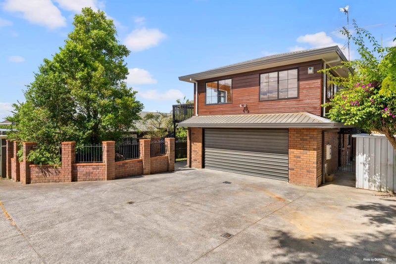 2/98 Simmental Crescent, Somerville, Manukau - Carousel 1