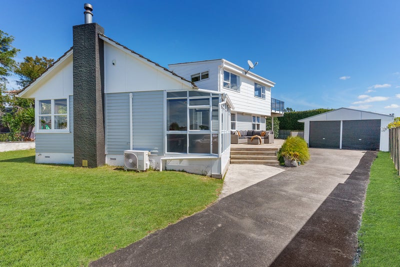 20 Crocombe Crescent, Beach Haven, Auckland - Carousel 1