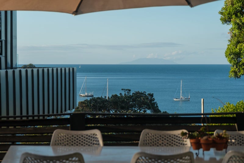 4 Kiwi Street, Oneroa, Waiheke Island - Carousel 1