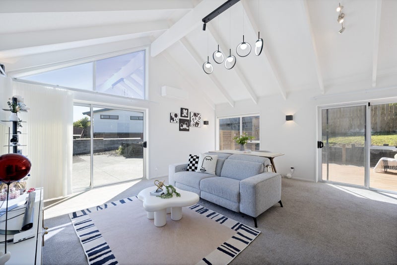 77 Kennedy Avenue, Forrest Hill, Auckland - Carousel 2