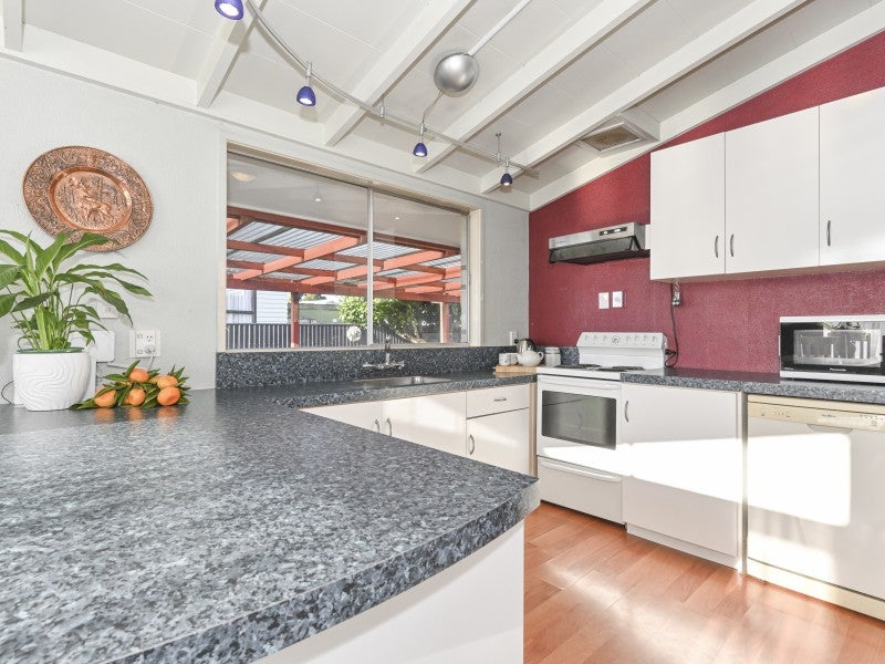 1211 Willowpark Road North, Mayfair, Hastings - Carousel 2