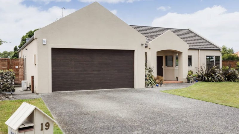 19 Rothesay Place, Highbury, Palmerston North - Carousel 1