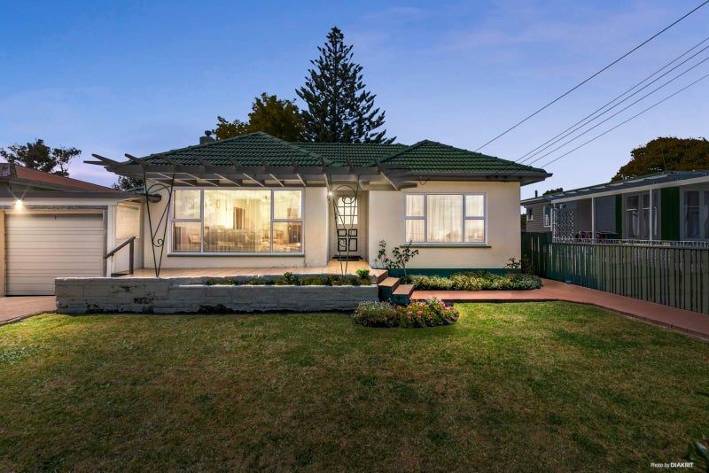 19 Peachgrove Road, Te Atatu Peninsula, Auckland - Carousel 1