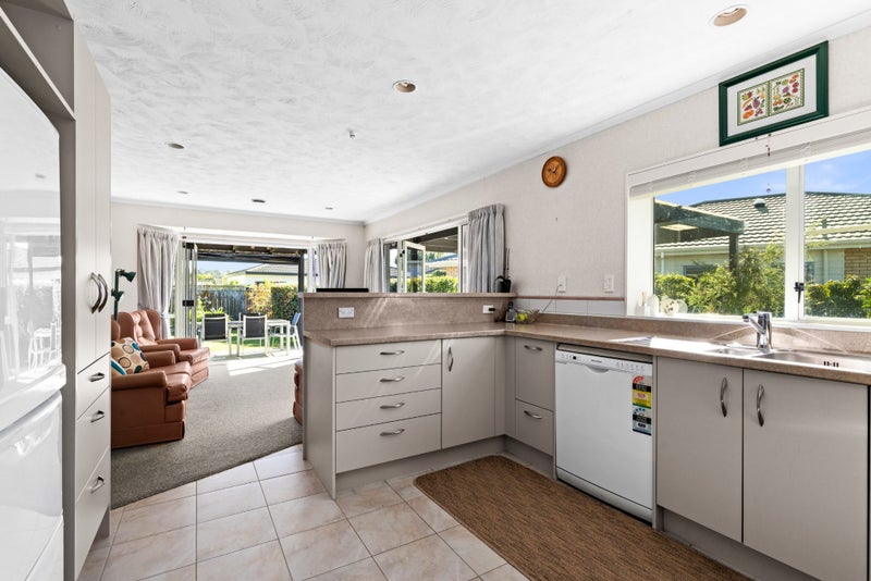 11 Hyatt Grove, Greenmeadows, Napier - Carousel 2