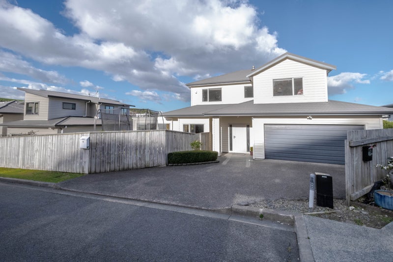 13 Moston Grove, Churton Park, Wellington - Carousel 25