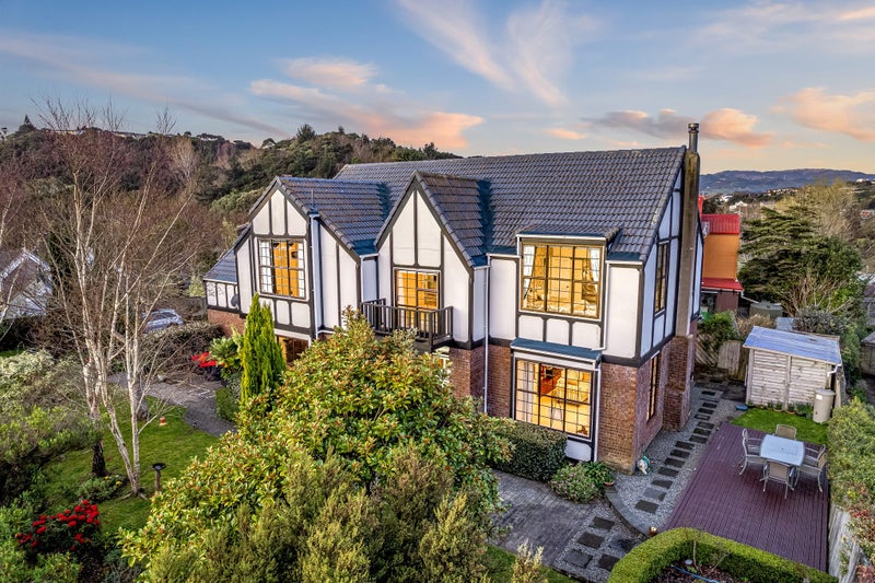 16 Solander Place, Whitby, Porirua - Carousel 1