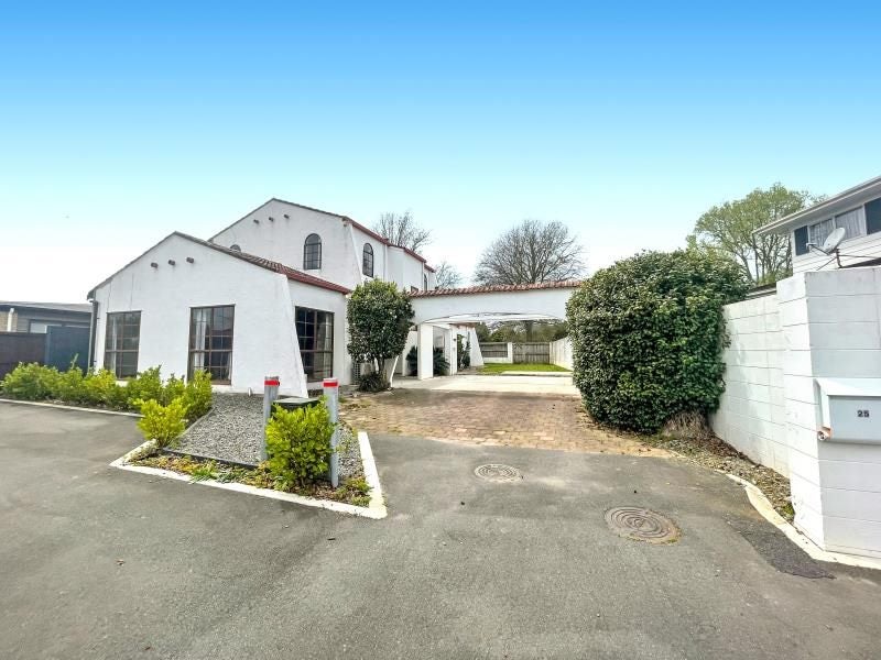 25 Hillary Street, Chedworth, Hamilton - Carousel 1