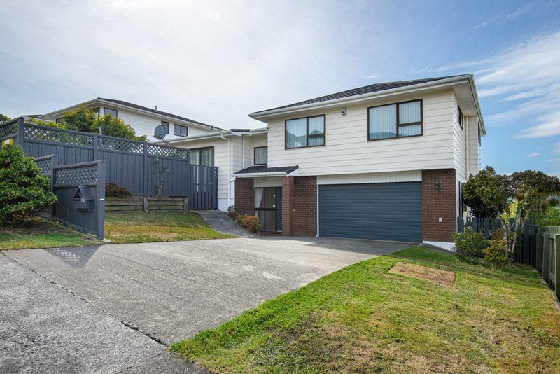 80 Victory Crescent, Tawa, Wellington - Carousel 1