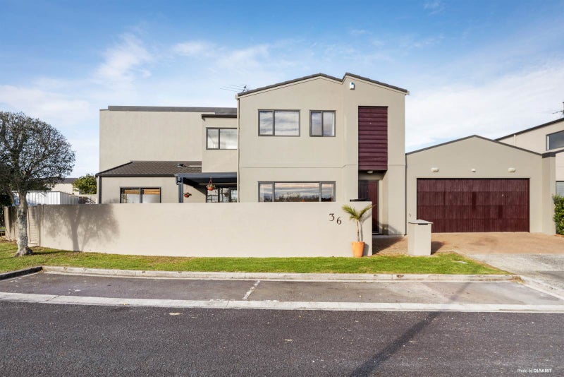 36 Tiger Drive, Golflands, Auckland - Carousel 1