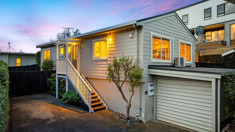 2/74 Sunnynook Road, Sunnynook, Auckland - Carousel 1