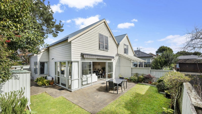 21 Waiohua Road, Greenlane, Auckland - Carousel 1