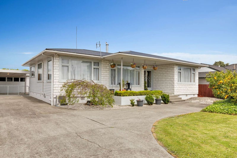 4 Belvedere Crescent, Takaro, Palmerston North - Carousel 2