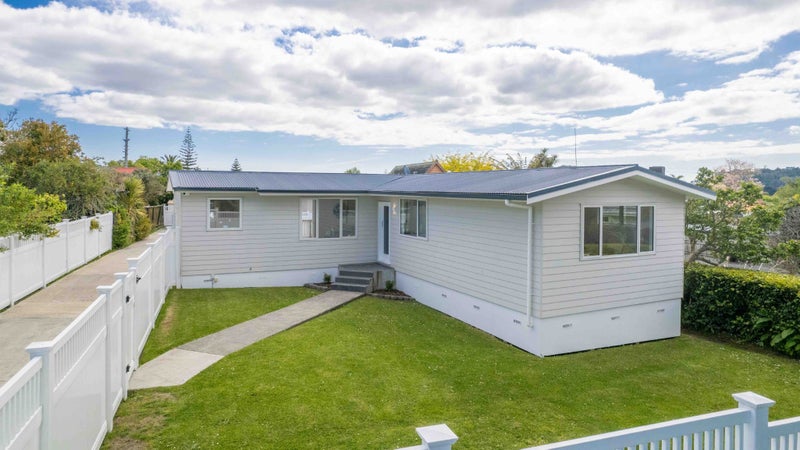 60 Tramway Road, Beach Haven, Auckland - Carousel 1