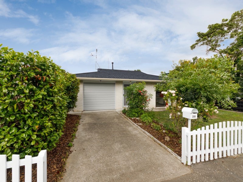 208 Ruahine Street, Roslyn, Palmerston North - Carousel 1