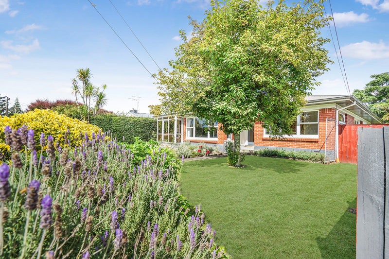 11 Augusta Street, Fairfield, Hamilton - Carousel 2