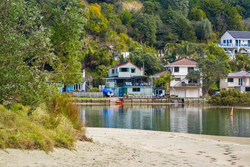 8 Waiwera Road, Waiwera, Orewa - Carousel 1