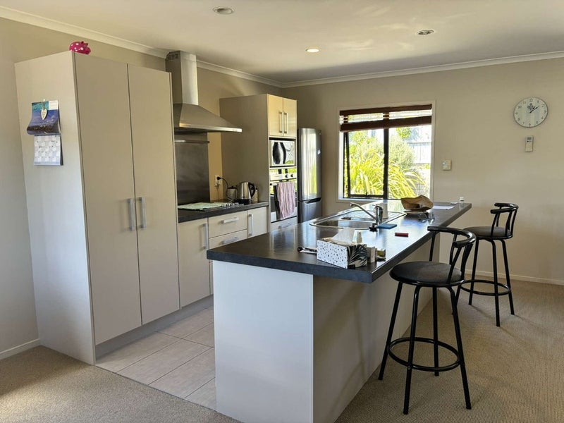 4 Diamond Grove, Brown Owl, Upper Hutt - Carousel 2