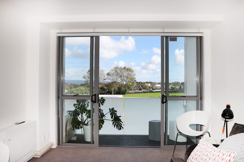 PB/17 Blake Street, Ponsonby, Auckland - Carousel 2