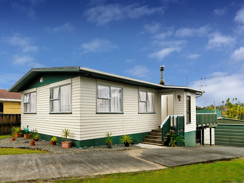 62 Lantana Road, Green Bay, Auckland - Carousel 1