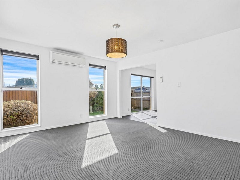 1/37 Queenspark Drive, Parklands, Christchurch - Carousel 2