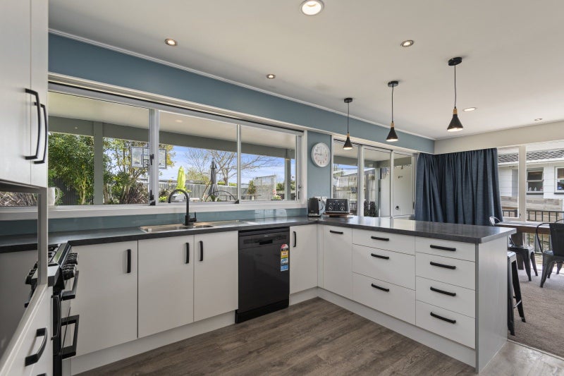 52 Wikiriwhi Crescent, Awapuni, Palmerston North - Carousel 2