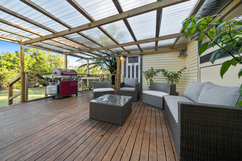 6 Riverbank Street, Ebdentown, Upper Hutt - Carousel 1