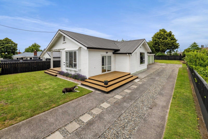 5 Pembroke Road East, Stratford, Stratford - Carousel 2