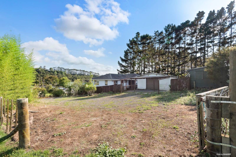 2 Gum Road, Henderson Valley, Auckland - Carousel 2