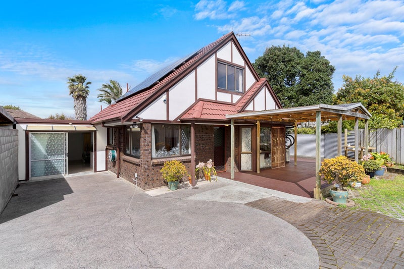 2/27 Curacao Place, Half Moon Bay, Auckland - Carousel 1