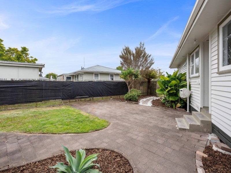 1 Fenruss Street, Fairy Springs, Rotorua - Carousel 24