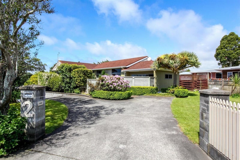 2 Lynmouth Heights, Lynmouth, New Plymouth - Carousel 1