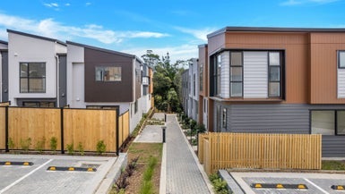 3 Raupeti Lane, Henderson, Auckland - Carousel 1