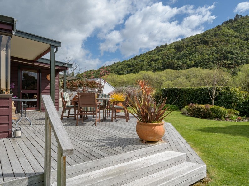 20 The Anchorage, Waikawa, Picton - Carousel 1