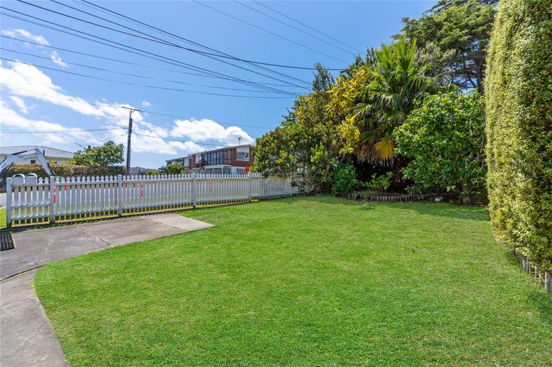 1/33 Exmouth Road, Northcote, Auckland - Carousel 2
