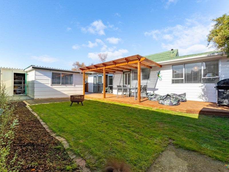 18 Redwood Street, Elderslea, Upper Hutt - Carousel 24