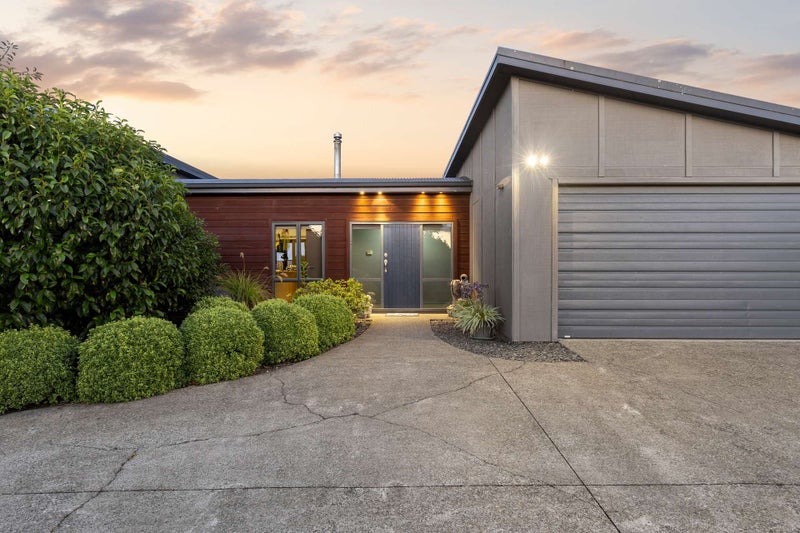 27 Whiting Drive, Wakefield - Carousel 1