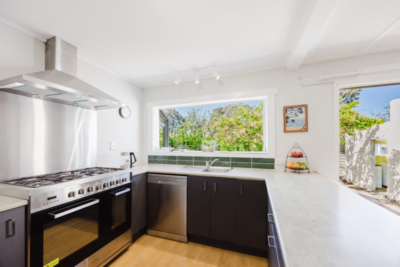 404 Jervois Street, Mayfair, Hastings - Carousel 1