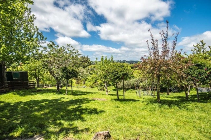 129 Ara-Kotinga, Whitford, Manurewa - Carousel 6