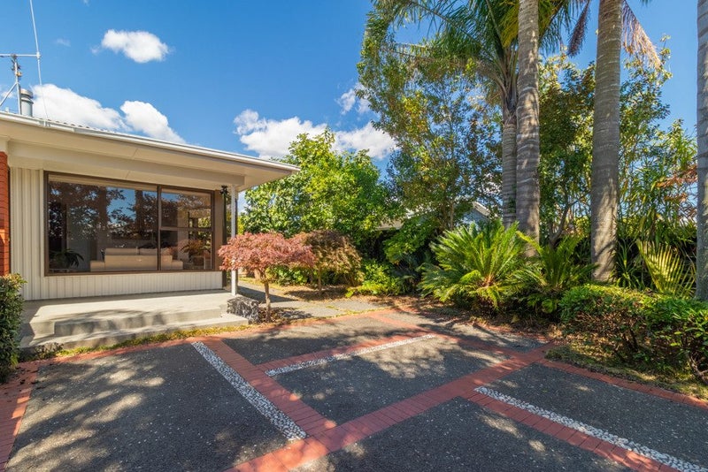 6 Bowen Place, St Andrews, Hamilton - Carousel 2