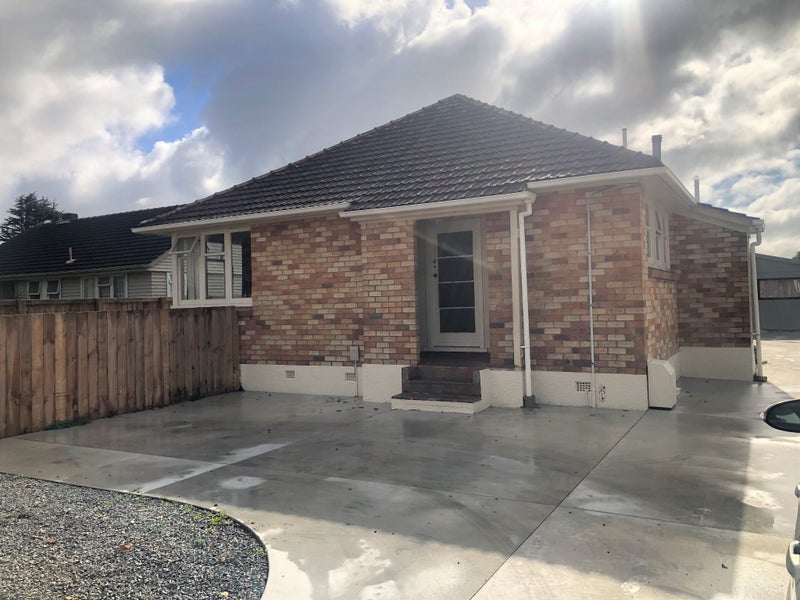 15 Slim Street, Bader, Hamilton - Carousel 1