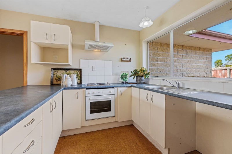 18 Valerie Place, Redwood, Christchurch - Carousel 2