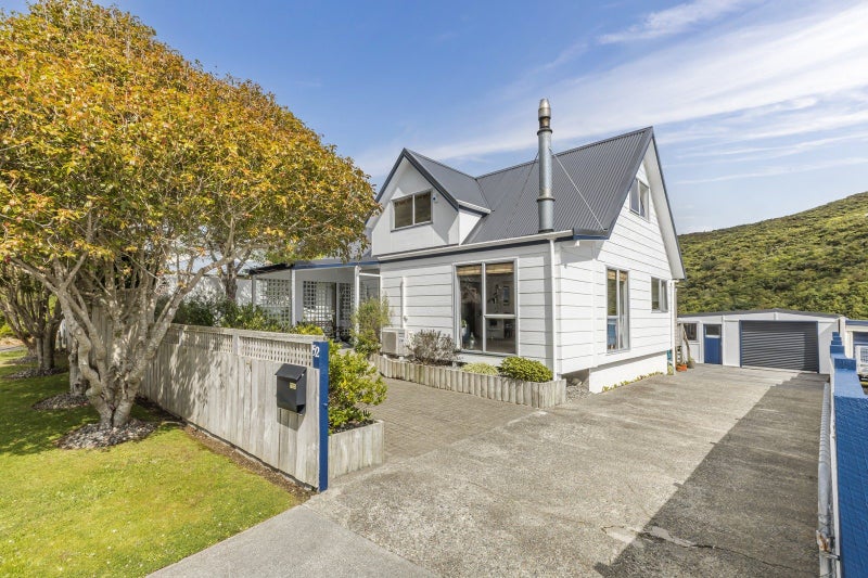 52 Hazlewood Avenue, Karori, Wellington - Carousel 1
