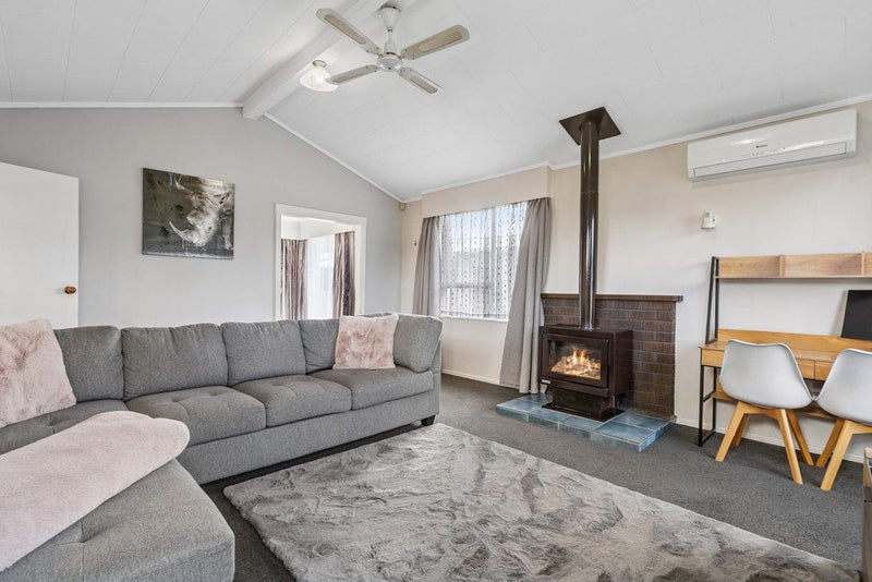 45 Pasadena Crescent, Totara Park, Upper Hutt - Carousel 2