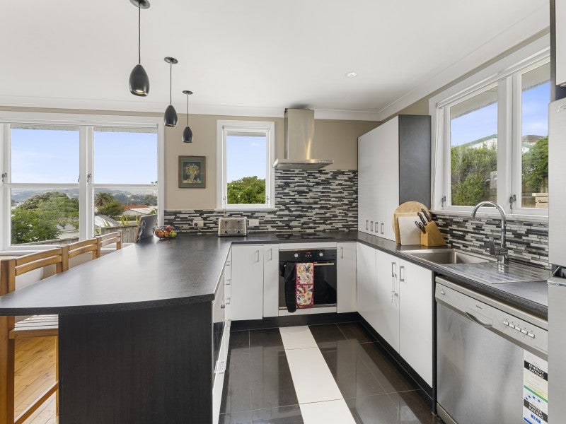 11 Te Puke Street, Titahi Bay, Porirua - Carousel 1