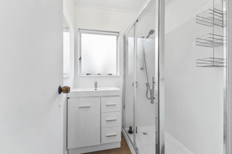 1/8 Sparrow Place, Weymouth, Auckland - Carousel 11