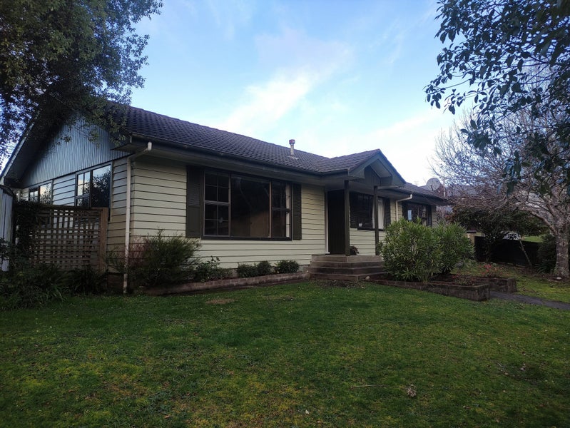 64 Sunbrae Drive, Silverstream, Upper Hutt - Carousel 1