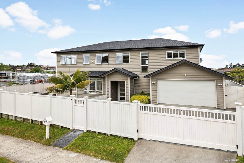 32 Travis View Drive, Fairview Heights, Auckland - Carousel 1